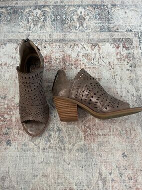 Sofft Taupe Metallic Laser-Cut Open-Toe Ankle Booties with Stacked Heel
